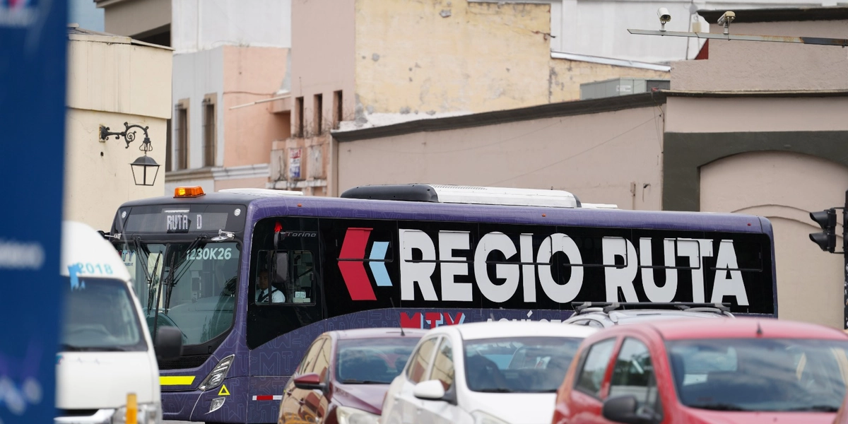 Apoyarán Monterrey y San Nicolás con camiones municipales a usuarios del metro